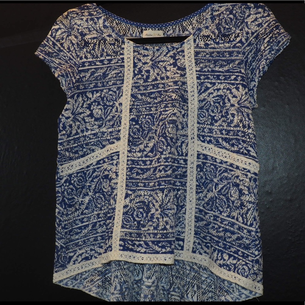 Blue and white knitted material blouse USED